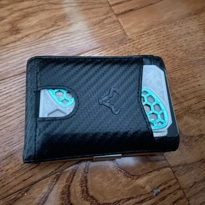 Chỗ Cất Tấm Gảy Guitar và Thẻ Tín Dụng