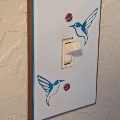 Tấm ốp công tắc đèn hình chim ruồi