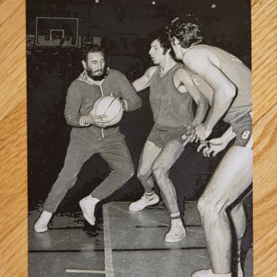 Fidel Castro Chơi Bóng Rổ Nỗ Lực Với Hueforge
