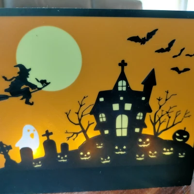 Hộp đèn LED với phong cảnh Halloween thay đổi được