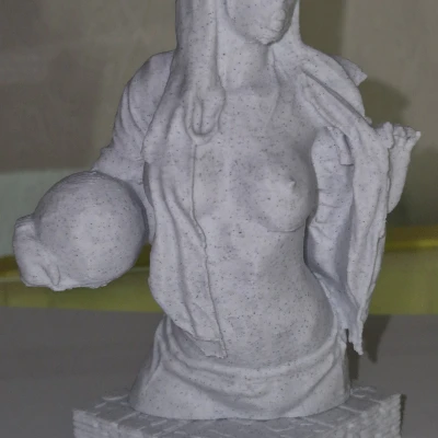 Cô Gái với Trái Bóng