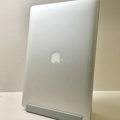 Giá đỡ laptop kiêm chỗ cất đồ