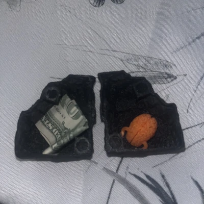 Than Đá: Món Quà Đùa Cho Danh Sách Tội!