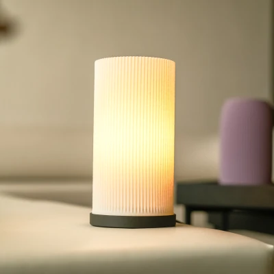 Đèn hiện đại với chao đèn có thể thay thế