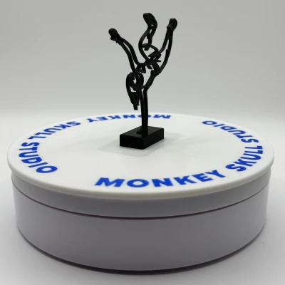 Tác Phẩm Điêu Khắc Line Art Vũ Công Đường Phố