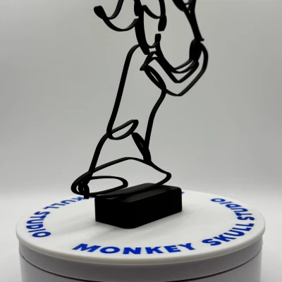 Tượng Line Art Cô Gái Chơi Tennis