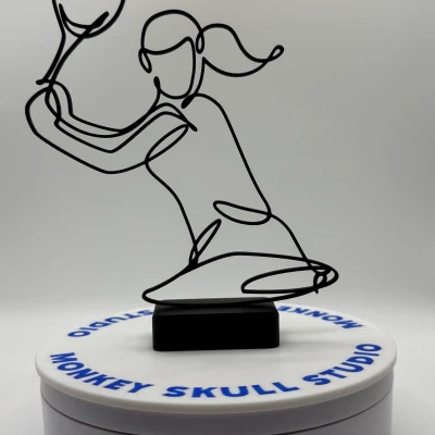 Tượng Line Art Cô Gái Chơi Tennis