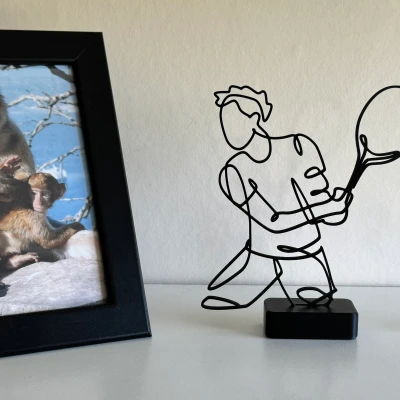 Tượng Nghệ Thuật Đường Nét Nam Vận Động Viên Quần Vợt