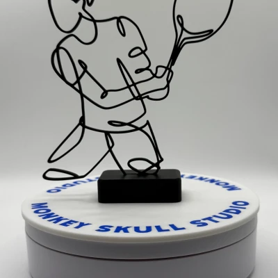 Tượng Nghệ Thuật Đường Nét Nam Vận Động Viên Quần Vợt