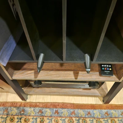 Chốt trưng bìa đĩa than cho kệ FITUEYES