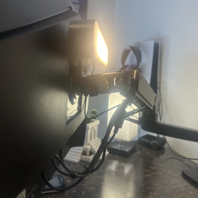 Ngàm Kẹp Màn Hình Philips Hue Play x Amazon Basics