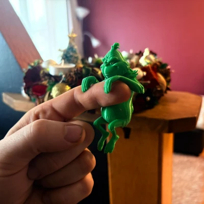 Mô hình Grinch đặt màn hình