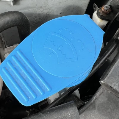 Phễu châm nước rửa kính chắn gió