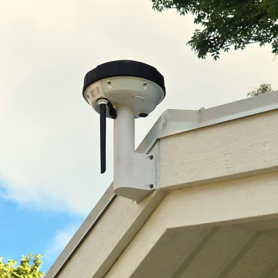 Giá đỡ anten Mammotion Luba RTK gắn tường kèm nắp chụp mùa đông