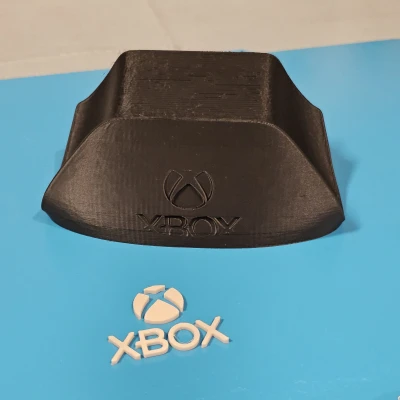 Chân Đế Tay Cầm Xbox Tối Giản Có Logo