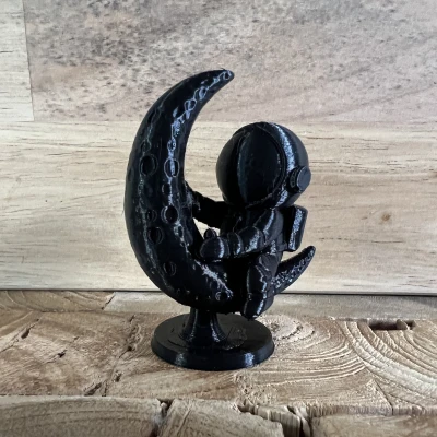 Phi Hành Gia Bé Nhỏ Trên Mặt Trăng #1