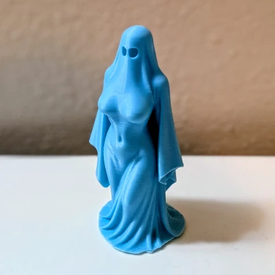 Vẻ Đẹp Ma Quái – Tượng Cô Gái Ma