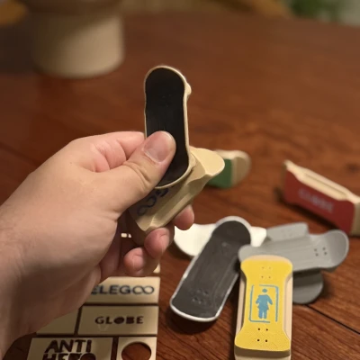 SpinDeck Fidget - Đồ Chơi Nam Châm Lật Ván