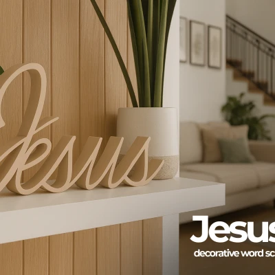 Tượng điêu khắc chữ “Chúa Giêsu” trang trí