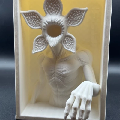 Hộp Bóng 3D Hình Demagorgone