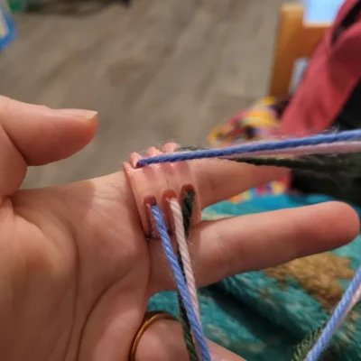 Nhẫn Giữ Len Đan Họa Tiết Màu