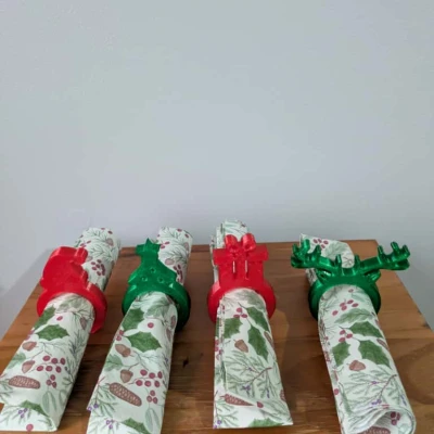 Chân giữ khăn ăn Giáng Sinh: Hộp quà, Cây thông, Nón ông già Noel và Tuần lộc