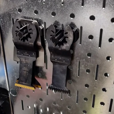 Móc Giữ Lưỡi Dao Máy Đa Năng Milwaukee Lên Bảng Ghim Wall Control