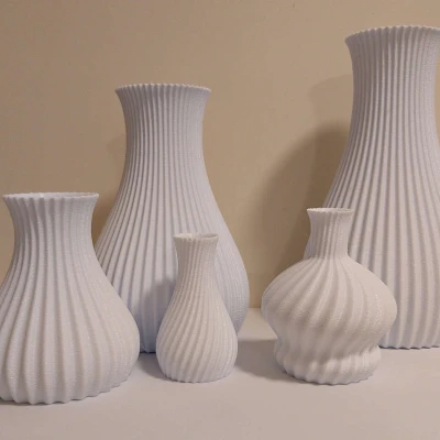 Bình hoa có gân (Ribbed Vase) - Mô hình 3D