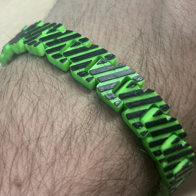 Vòng Tay Dây Xích Remix – Phiên Bản Chữ Cái Tùy Chỉnh với Thiết Kế Đường Kẻ