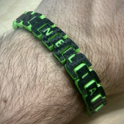 Vòng Tay Dây Xích Remix – Phiên Bản Chữ Cái Tùy Chỉnh với Thiết Kế Đường Kẻ