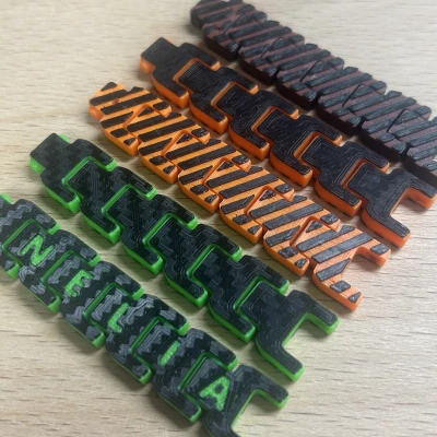 Vòng Tay Dây Xích Remix – Phiên Bản Chữ Cái Tùy Chỉnh với Thiết Kế Đường Kẻ