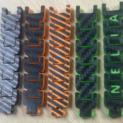 Vòng Tay Dây Xích Remix – Phiên Bản Chữ Cái Tùy Chỉnh với Thiết Kế Đường Kẻ