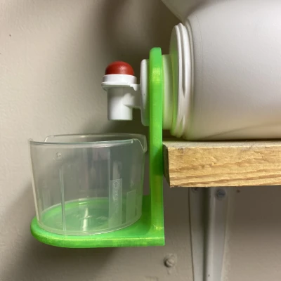 Giá treo cốc nước giặt v2