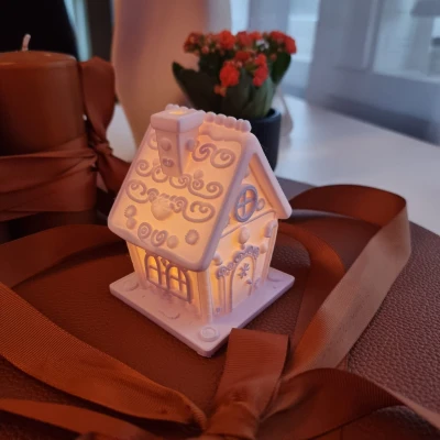 Chân Nến/Đèn LED Hình Nhà Bánh Gừng