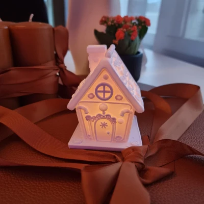 Chân Nến/Đèn LED Hình Nhà Bánh Gừng