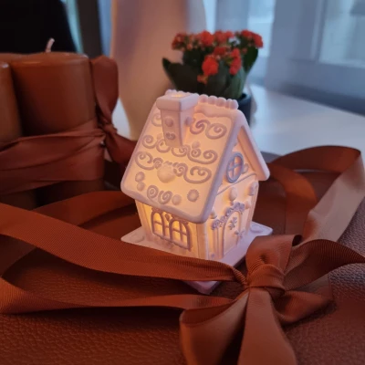 Chân Nến/Đèn LED Hình Nhà Bánh Gừng