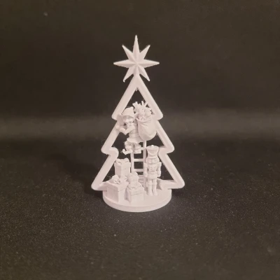 Xưởng Yêu Tinh Trong Cây Thông Noel