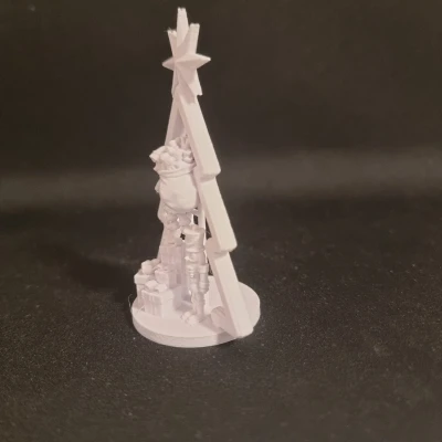 Xưởng Yêu Tinh Trong Cây Thông Noel