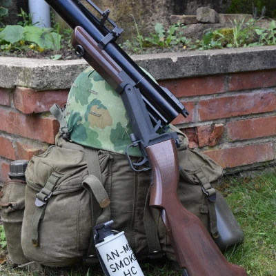 Mô hình súng phóng lựu hơi M79 Airsoft 40mm với ký hiệu KANARR CORP và chi tiết chân thực.