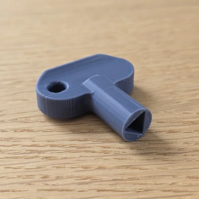 Chìa Khóa Tủ Điện Công Nghiệp Hình Tam Giác 2