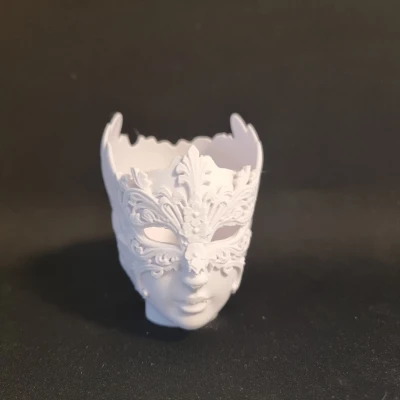 Mặt nạ trang trí làm chỗ cắm bút/kẹo