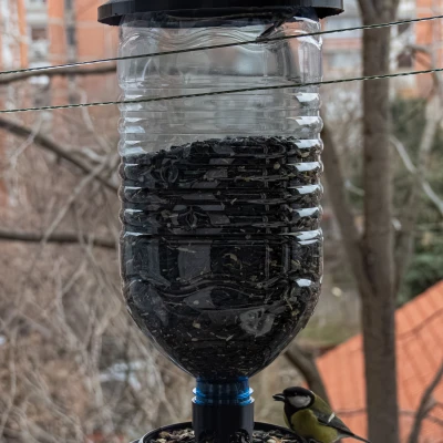 Chổ cho chim ăn dùng chai (ren 48mm và 28mm)