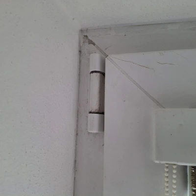 Chụp bản lề cửa sổ / Hinge covers of the window