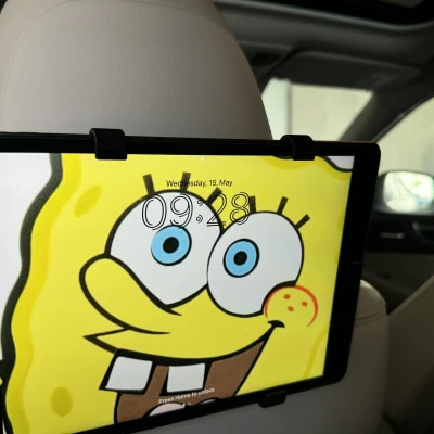 Giá đỡ iPad gắn gác đầu xe ô tô bền bỉ