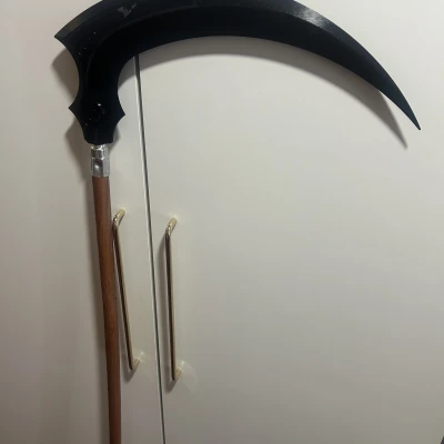 Lưỡi hái kích thước thật (Vừa với cán chổi tiêu chuẩn)