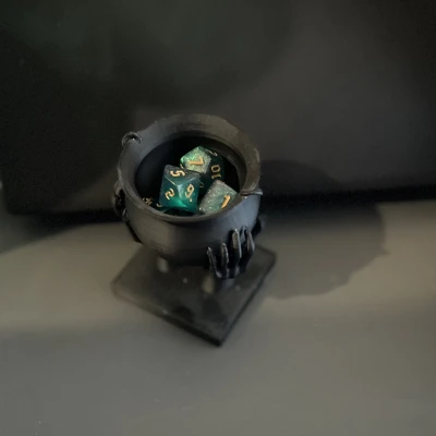 Con Quay Xúc Xắc: Vạc Dầu Địa Ngục