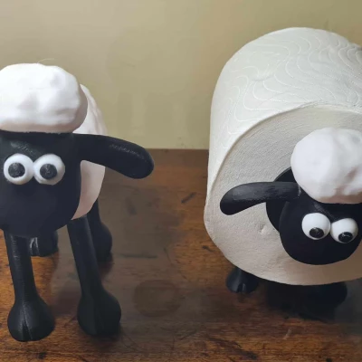 Cừu Shaun "lăn" trên giấy vệ sinh