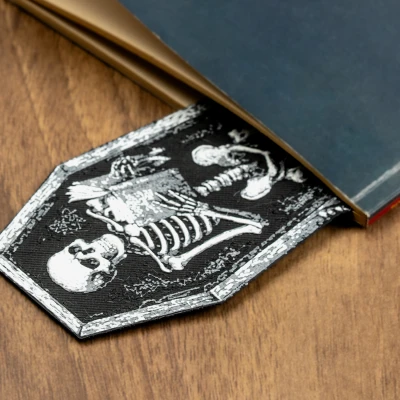 Kẹp Sách Hình Bộ Xương Trong Quan Tài