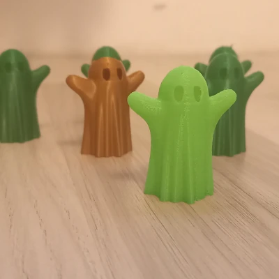 Con ma Halloween nhỏ