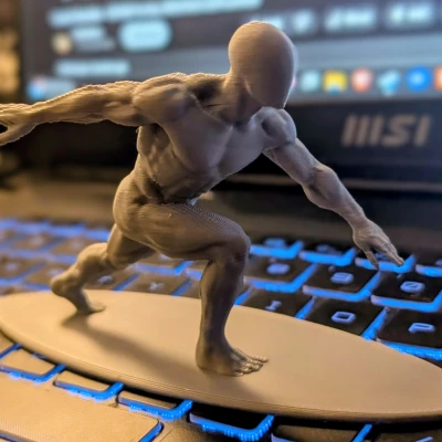 Chrome Surfer – Tượng Trang Trí Tương Lai